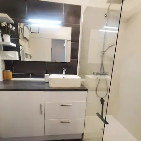 4 Personnes Piscine Apartment